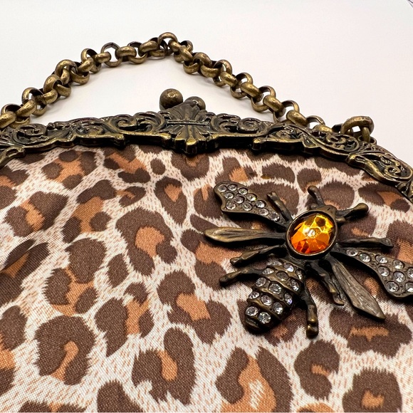 (1539) UNIQUE, Guess Small Leopard/Bee Clutch Purse, Vintage - Picture 5 of 7